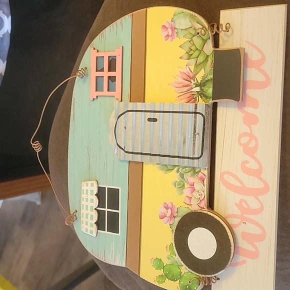 Welcome Sign in a Camper Shape - Picture 1 of 4